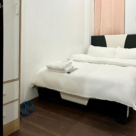 Private Room With Ac And Fan At Ekg Manila House Rental Kültér fotó